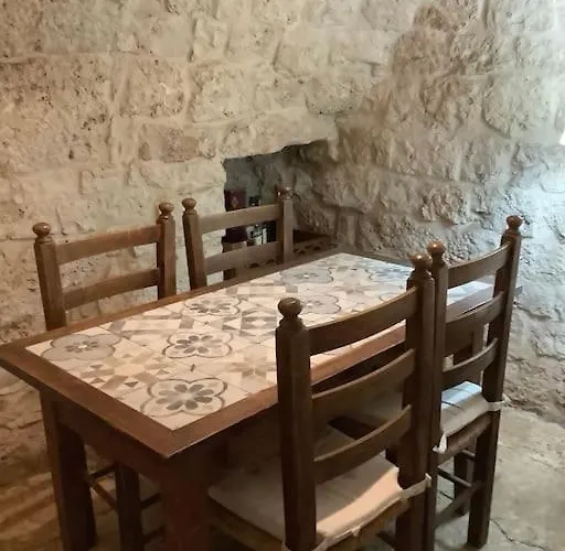 Trullo Primitivo Челье-Мессапика